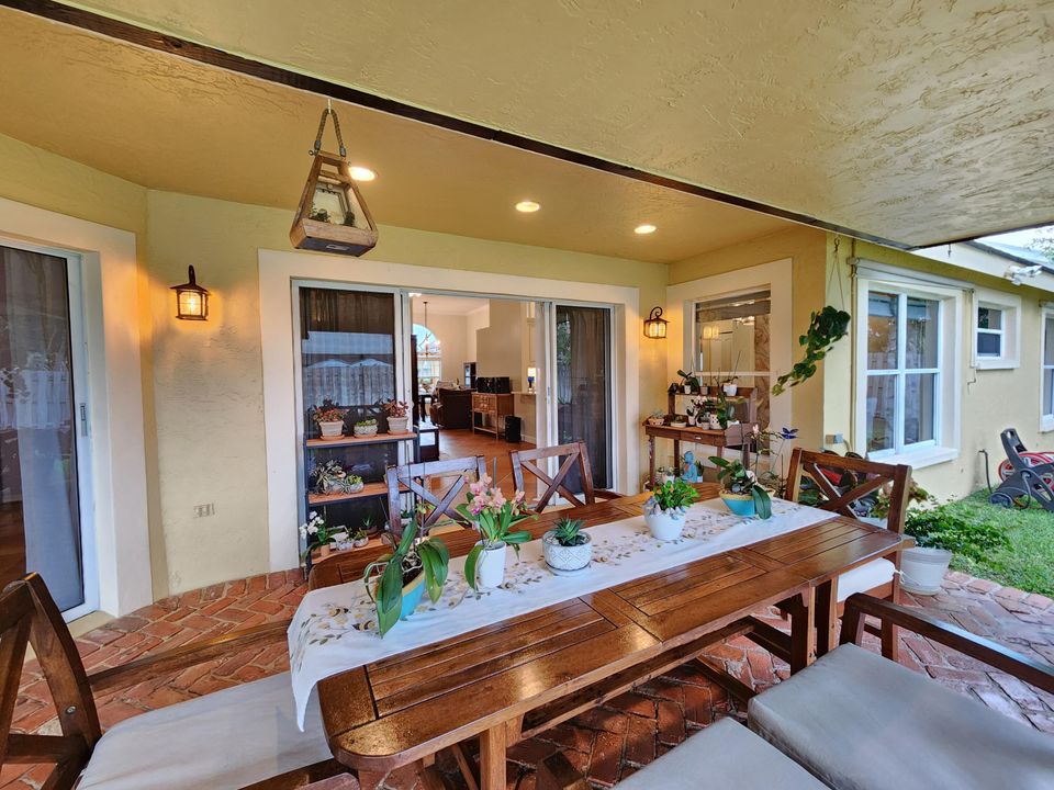 For Sale: $689,000 (3 beds, 2 baths, 1937 Square Feet)