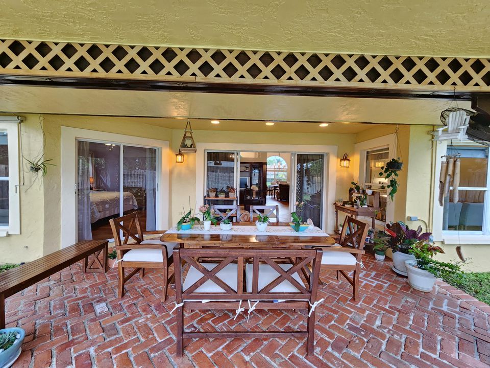 For Sale: $689,000 (3 beds, 2 baths, 1937 Square Feet)