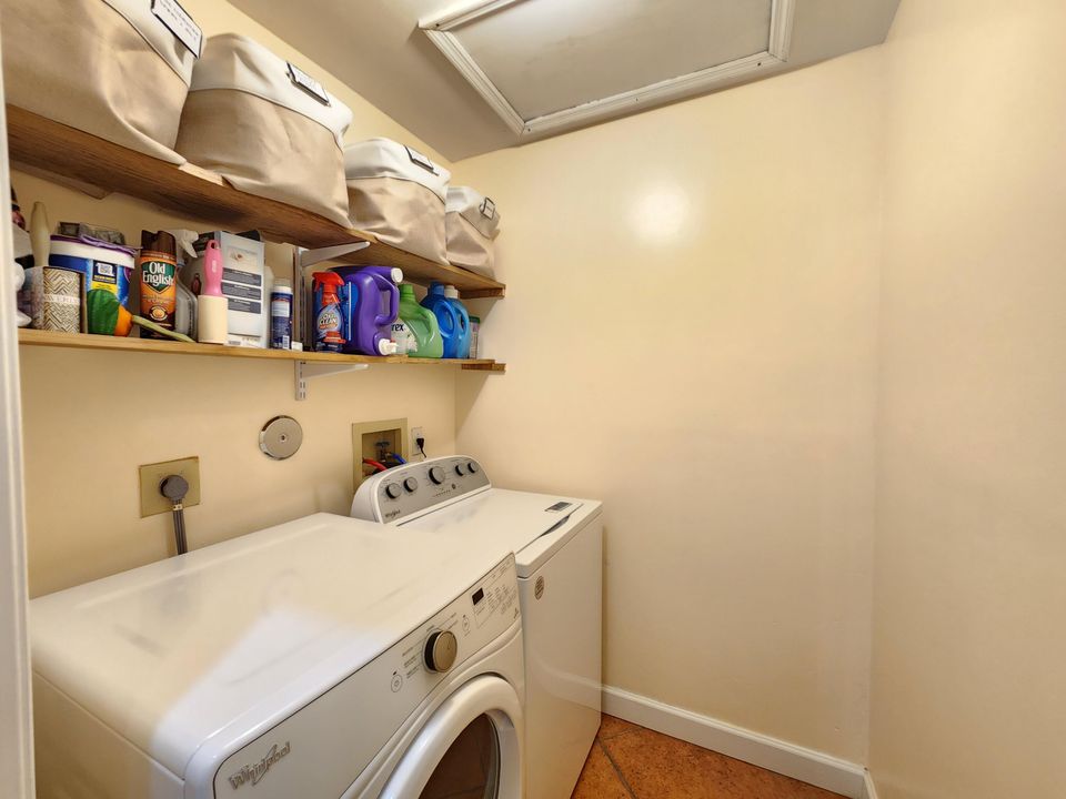 For Sale: $689,000 (3 beds, 2 baths, 1937 Square Feet)