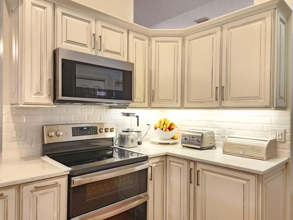 For Sale: $689,000 (3 beds, 2 baths, 1937 Square Feet)