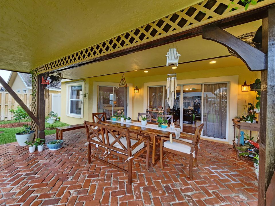 For Sale: $689,000 (3 beds, 2 baths, 1937 Square Feet)