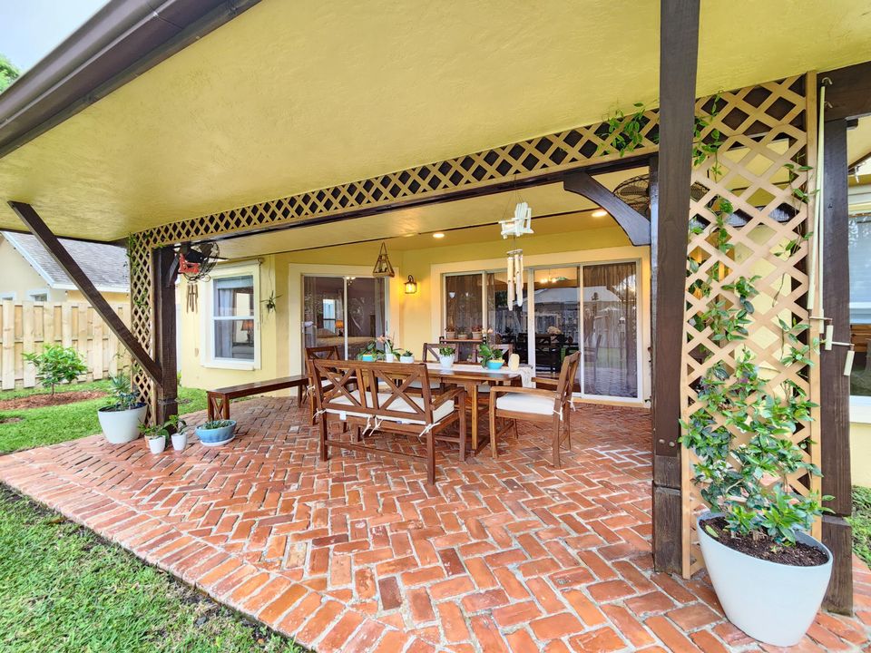 For Sale: $689,000 (3 beds, 2 baths, 1937 Square Feet)