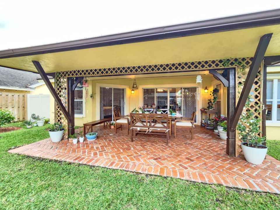 For Sale: $689,000 (3 beds, 2 baths, 1937 Square Feet)