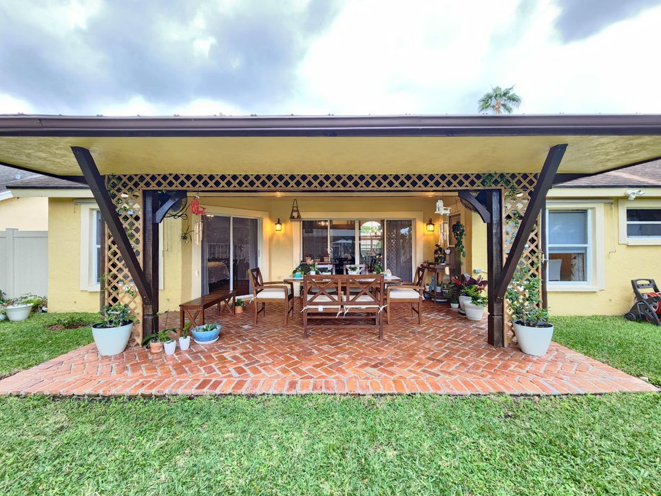 For Sale: $689,000 (3 beds, 2 baths, 1937 Square Feet)