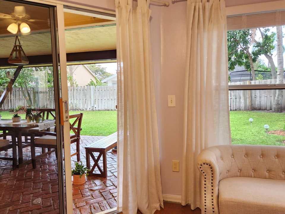 For Sale: $689,000 (3 beds, 2 baths, 1937 Square Feet)