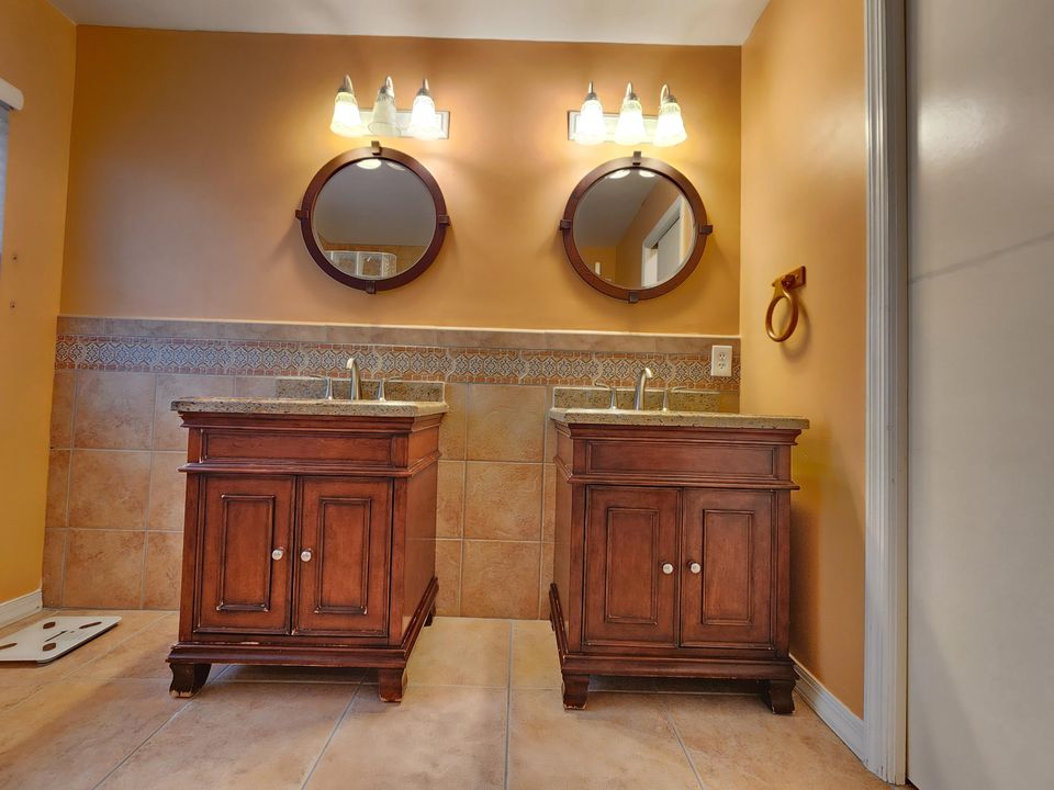 For Sale: $689,000 (3 beds, 2 baths, 1937 Square Feet)