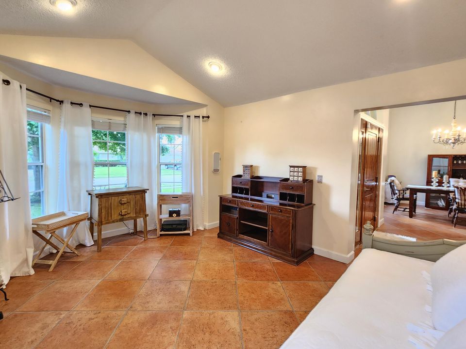 For Sale: $689,000 (3 beds, 2 baths, 1937 Square Feet)