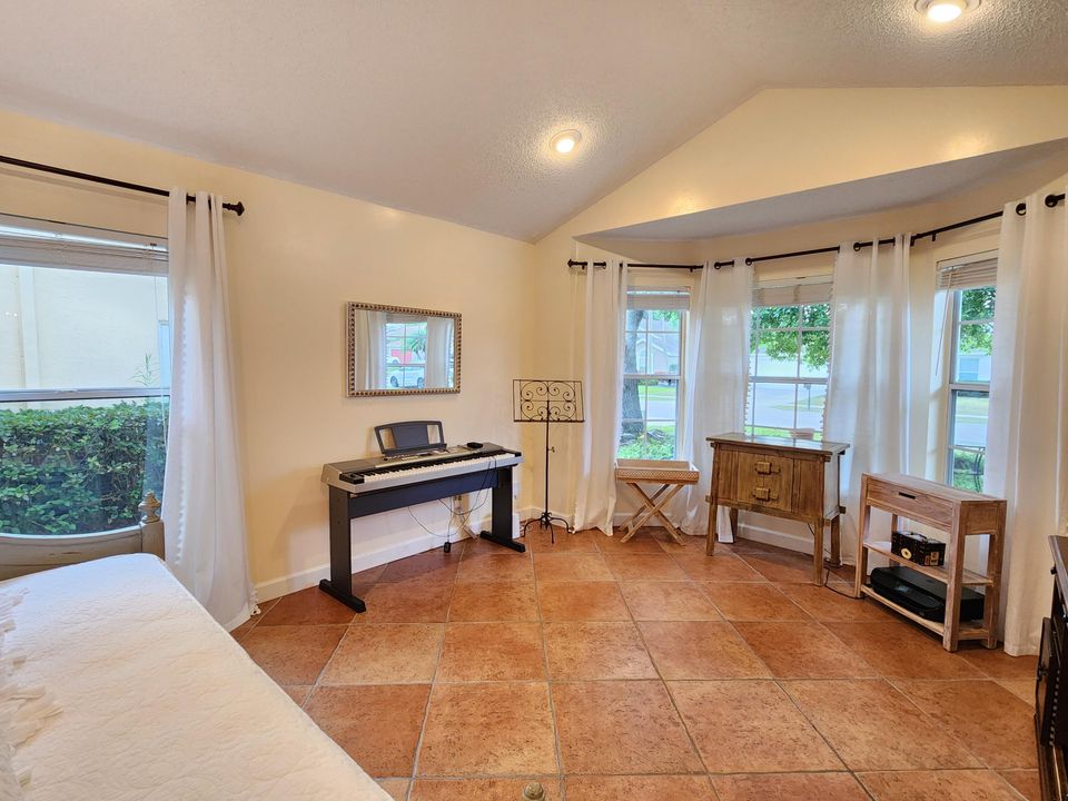 For Sale: $689,000 (3 beds, 2 baths, 1937 Square Feet)