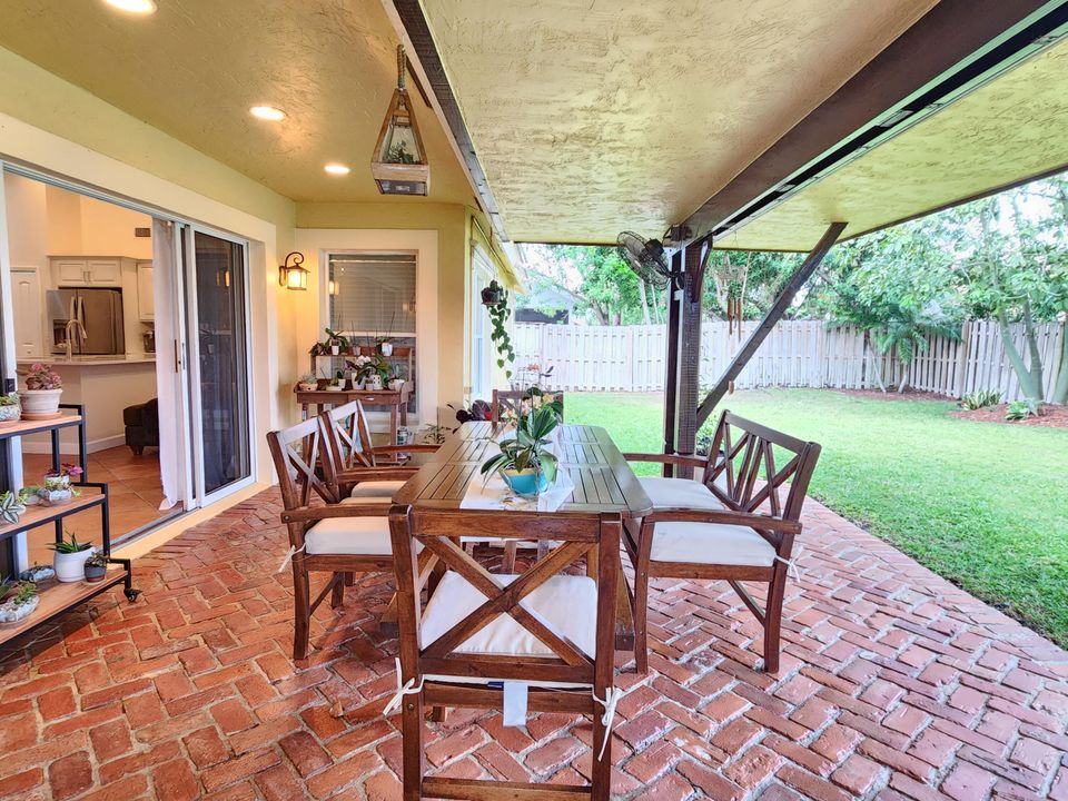 For Sale: $689,000 (3 beds, 2 baths, 1937 Square Feet)