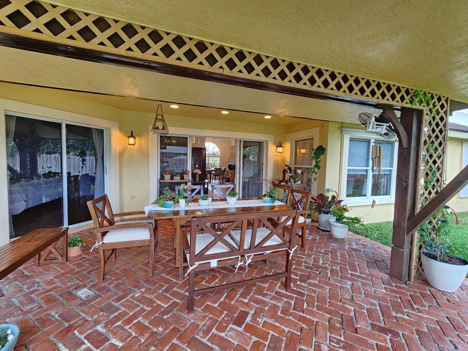 For Sale: $689,000 (3 beds, 2 baths, 1937 Square Feet)