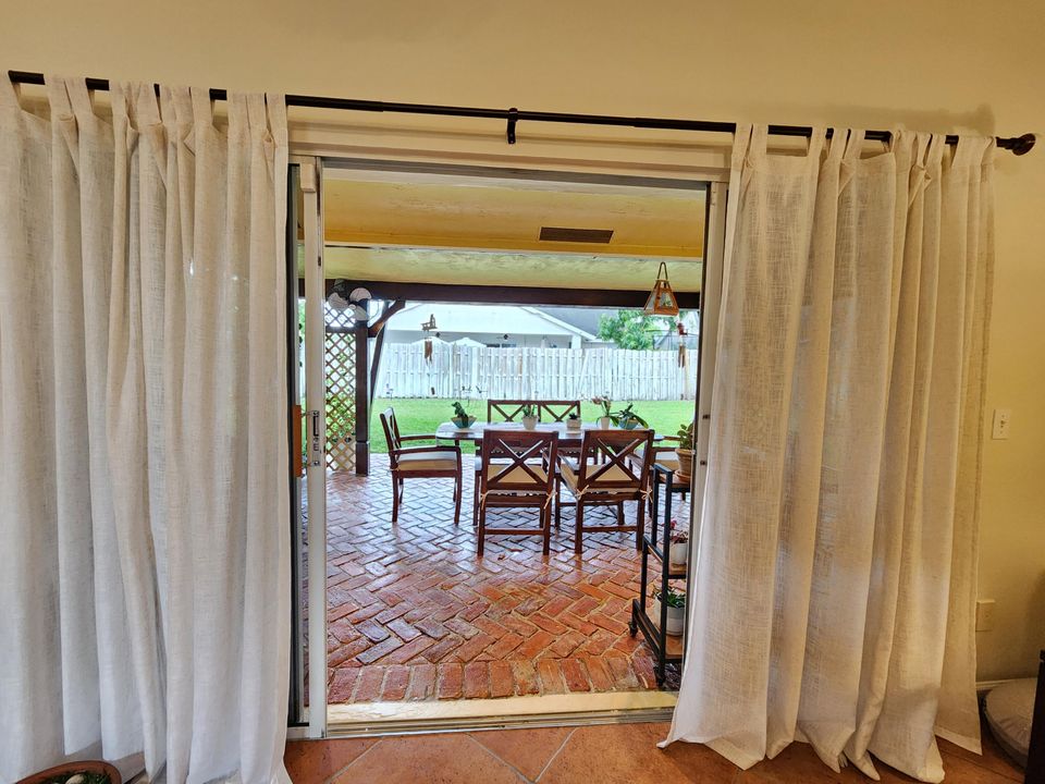 For Sale: $689,000 (3 beds, 2 baths, 1937 Square Feet)