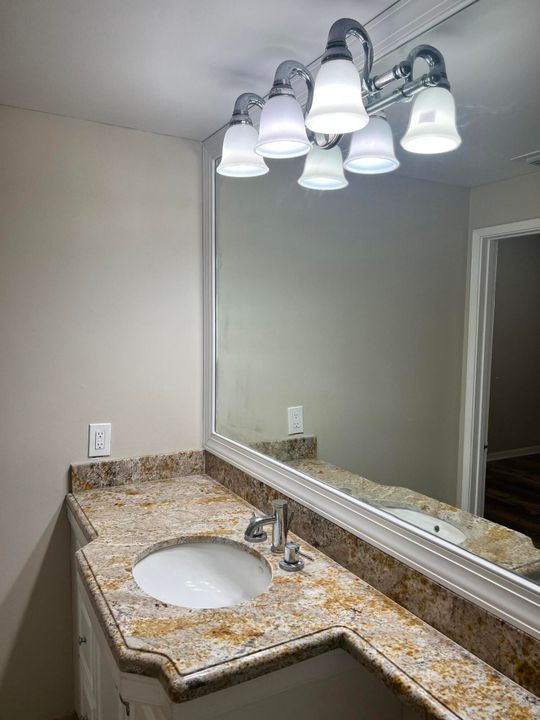 Activo con contrato: $479,000 (2 camas, 2 baños, 1140 Pies cuadrados)