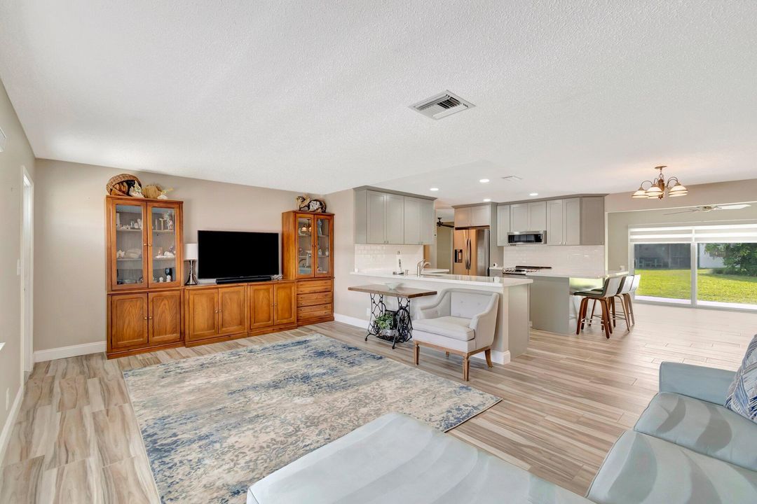 Activo con contrato: $365,000 (2 camas, 2 baños, 1624 Pies cuadrados)