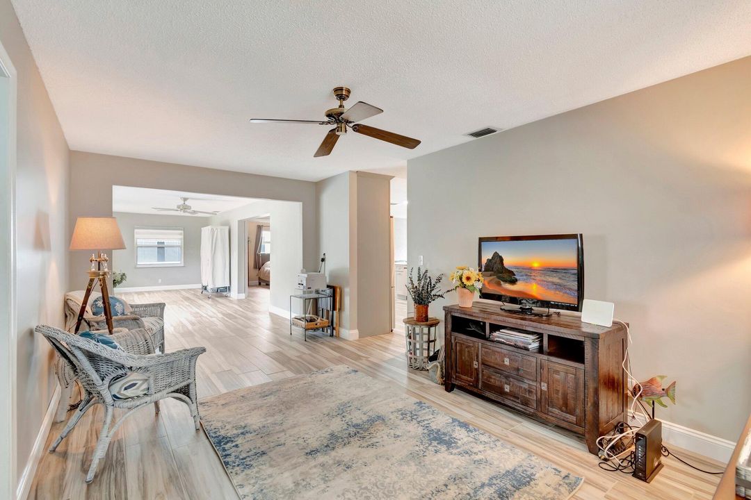 Activo con contrato: $365,000 (2 camas, 2 baños, 1624 Pies cuadrados)