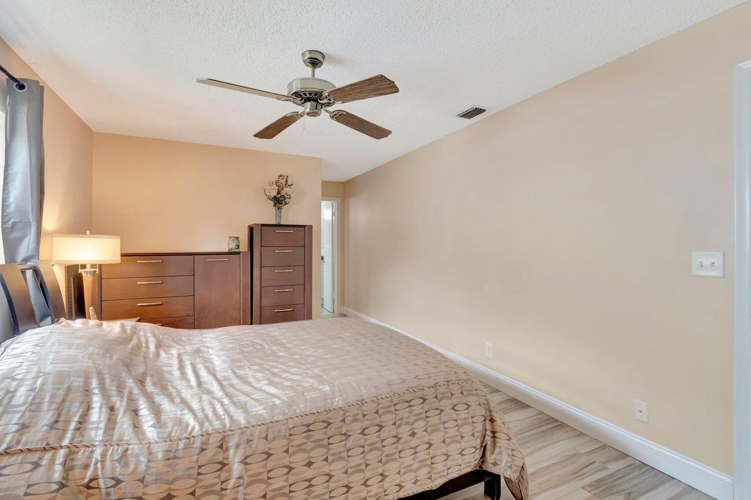 Activo con contrato: $365,000 (2 camas, 2 baños, 1624 Pies cuadrados)