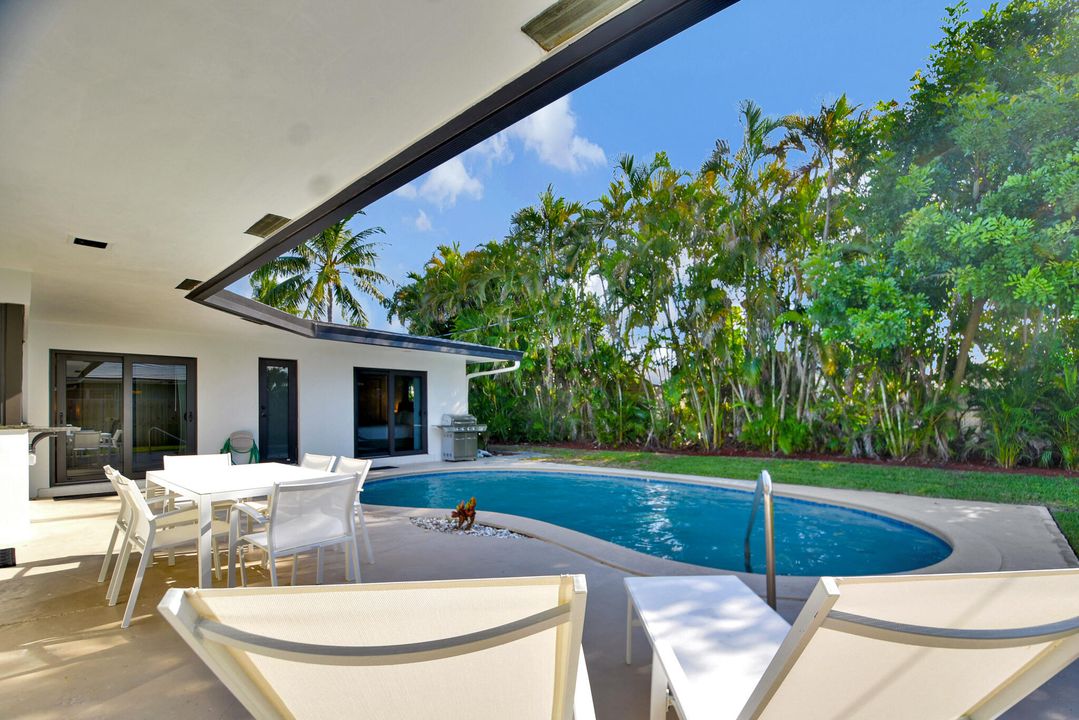 For Sale: $849,000 (4 beds, 3 baths, 1828 Square Feet)