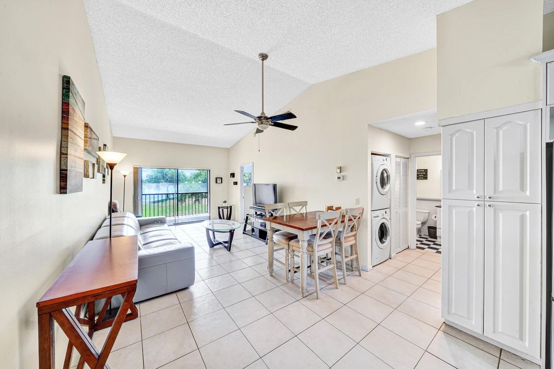 Под контрактом: $314,711 (2 спален, 2 ванн, 938 Квадратных фут)