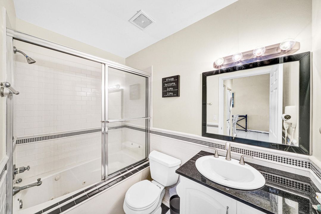 Под контрактом: $314,711 (2 спален, 2 ванн, 938 Квадратных фут)