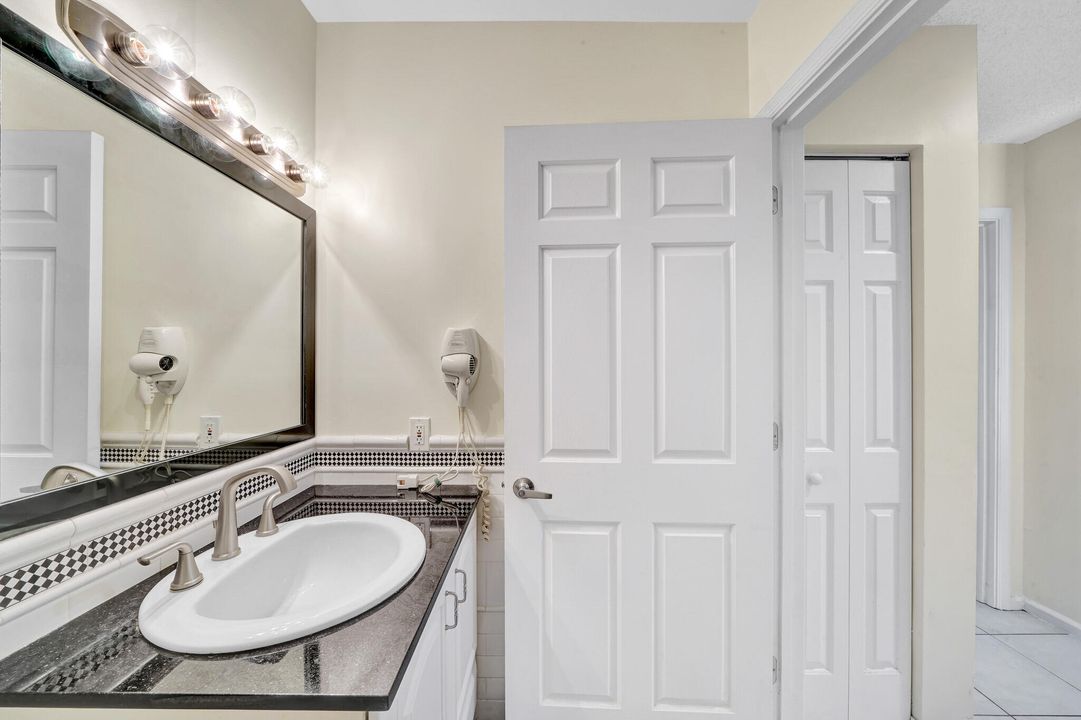 Под контрактом: $314,711 (2 спален, 2 ванн, 938 Квадратных фут)