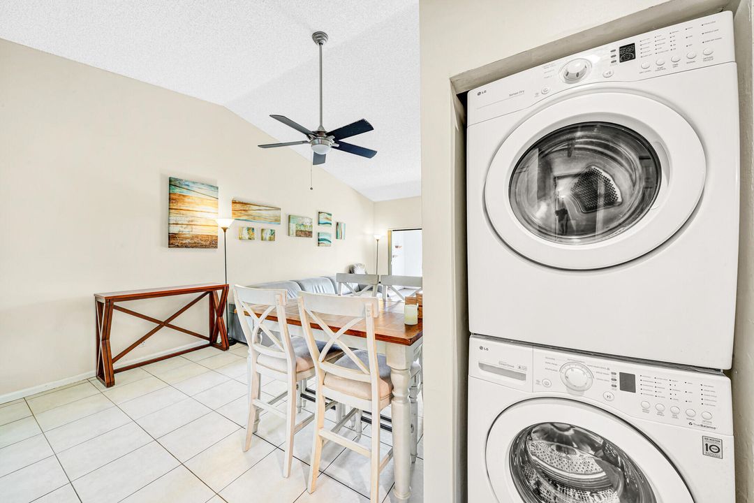 Под контрактом: $314,711 (2 спален, 2 ванн, 938 Квадратных фут)