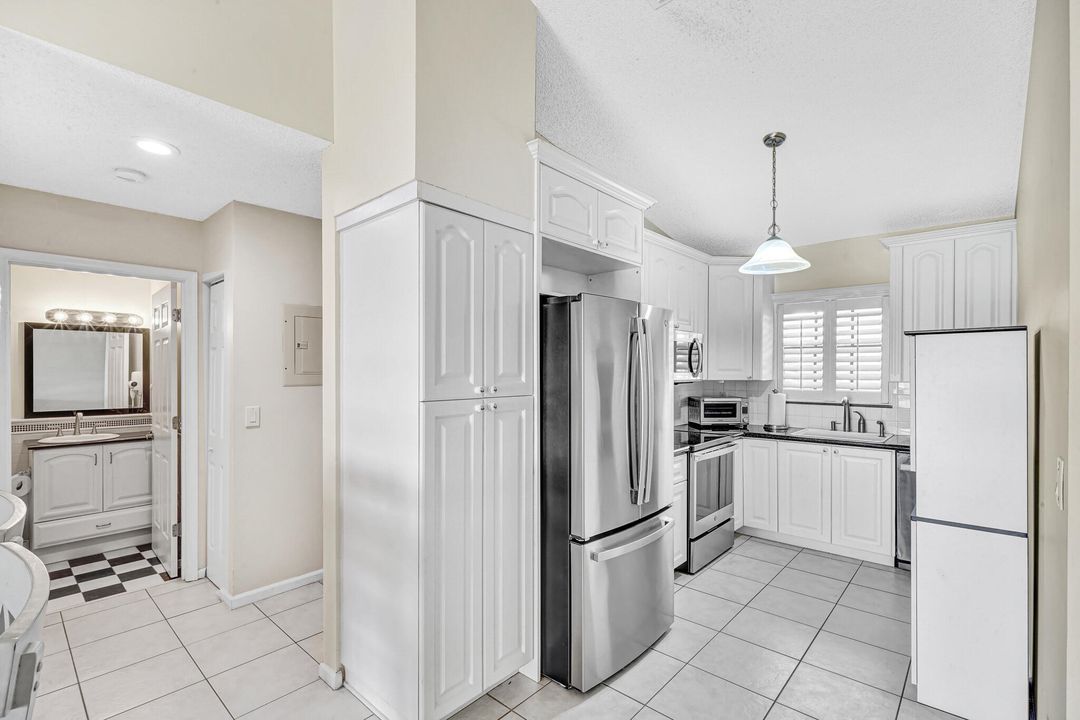 Под контрактом: $314,711 (2 спален, 2 ванн, 938 Квадратных фут)