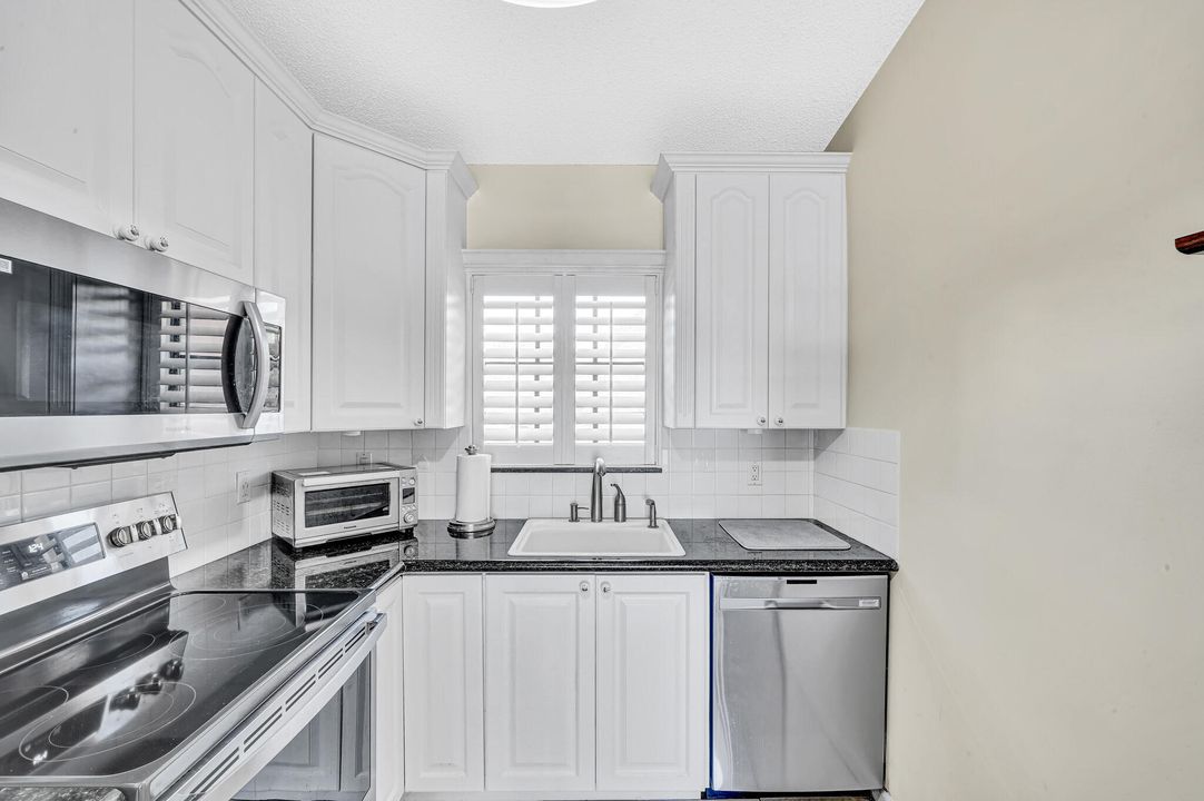 Под контрактом: $314,711 (2 спален, 2 ванн, 938 Квадратных фут)