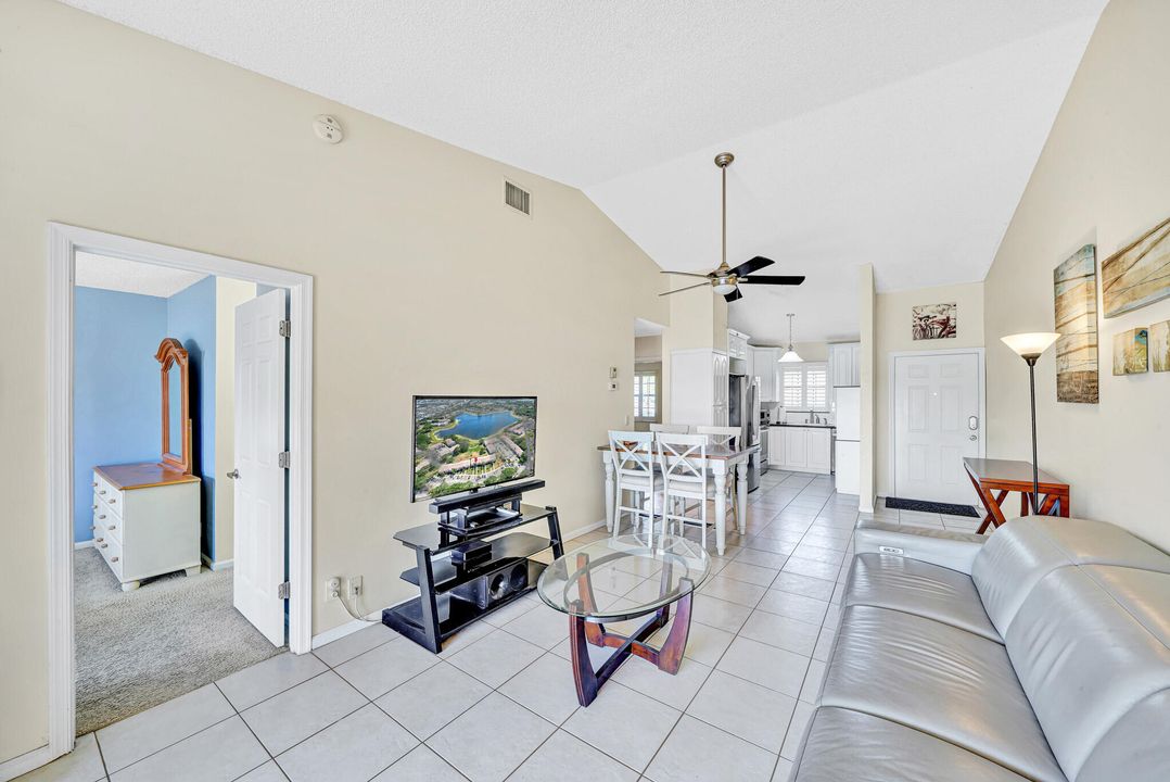 Под контрактом: $314,711 (2 спален, 2 ванн, 938 Квадратных фут)