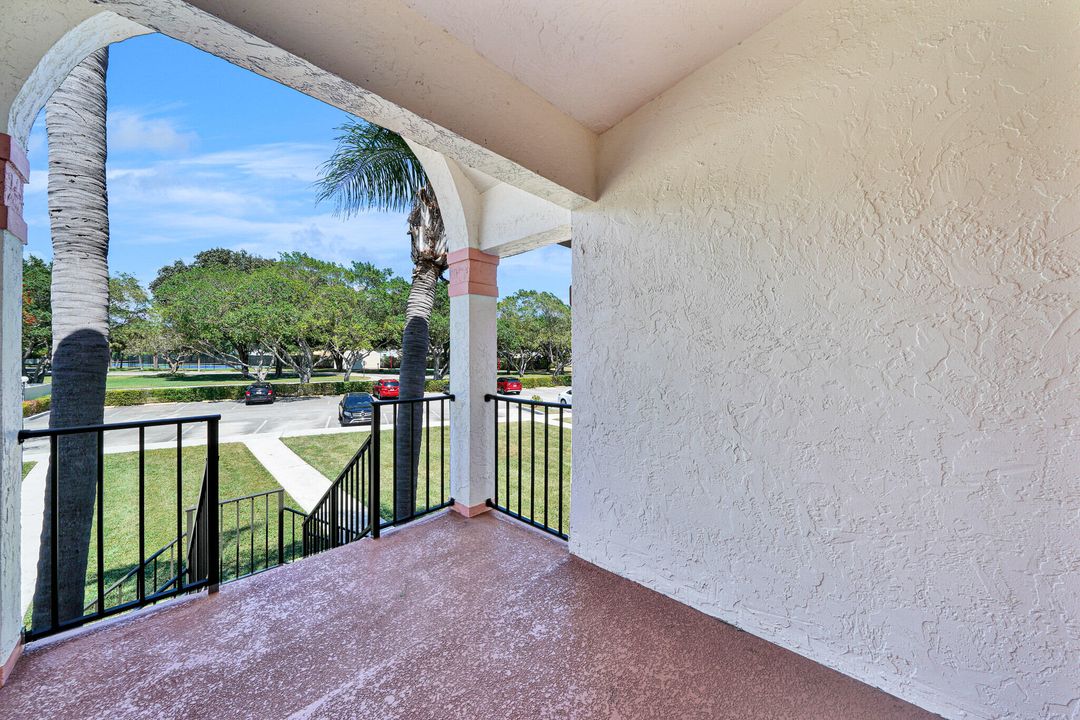 Под контрактом: $314,711 (2 спален, 2 ванн, 938 Квадратных фут)