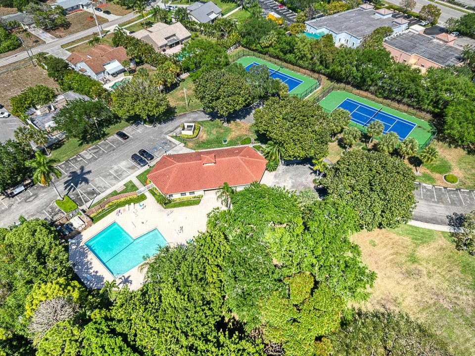 Под контрактом: $314,711 (2 спален, 2 ванн, 938 Квадратных фут)