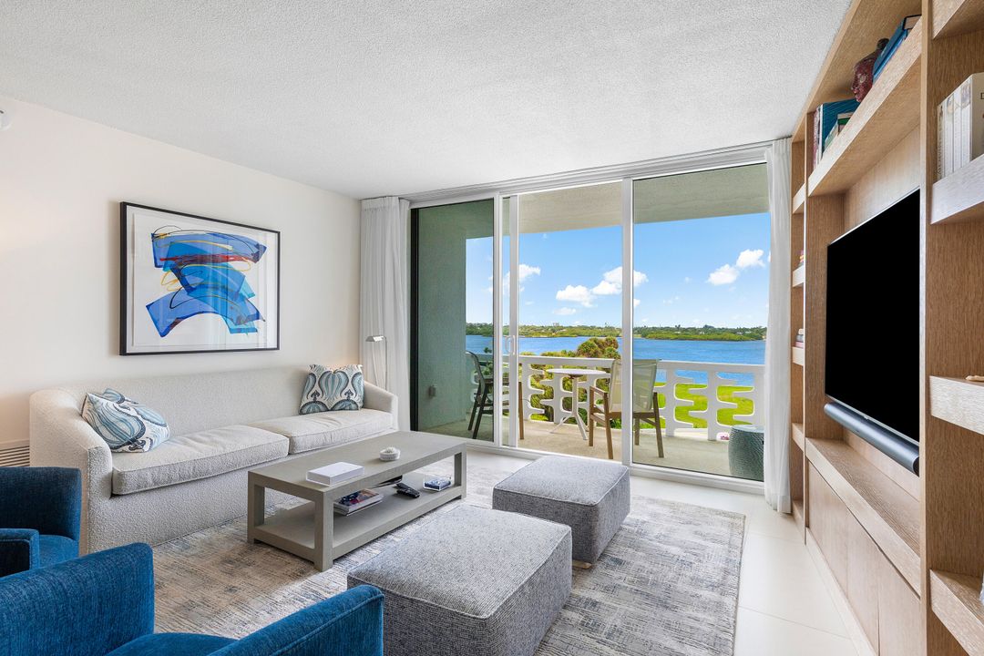 Недавно продано: $895,000 (2 спален, 2 ванн, 1358 Квадратных фут)