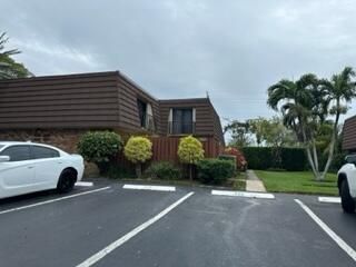 Vendido Recientemente: $279,900 (2 camas, 2 baños, 1302 Pies cuadrados)