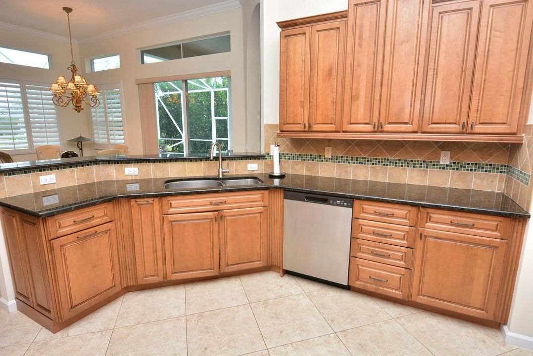 На продажу: $529,900 (3 спален, 2 ванн, 2531 Квадратных фут)