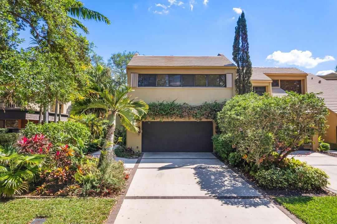 Recently Sold: $550,000 (3 beds, 2 baths, 2302 Square Feet)