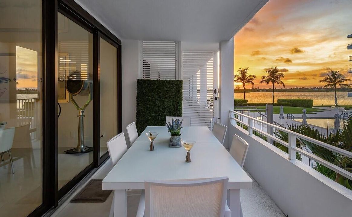 Active With Contract: $1,650,000 (2 beds, 2 baths, 1715 Square Feet)