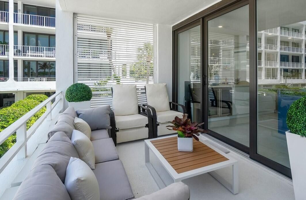 Active With Contract: $1,650,000 (2 beds, 2 baths, 1715 Square Feet)