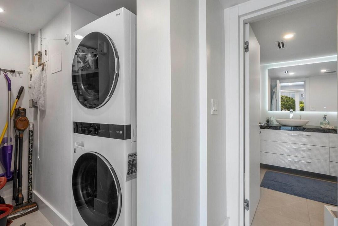 Active With Contract: $1,650,000 (2 beds, 2 baths, 1715 Square Feet)