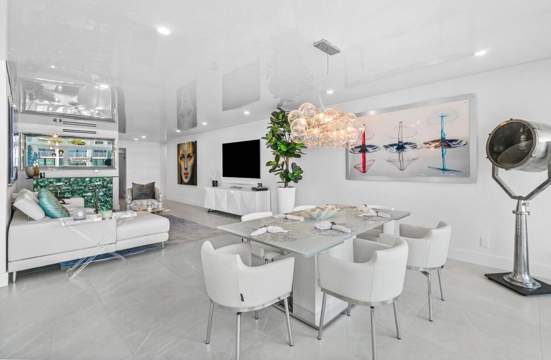 Active With Contract: $1,650,000 (2 beds, 2 baths, 1715 Square Feet)