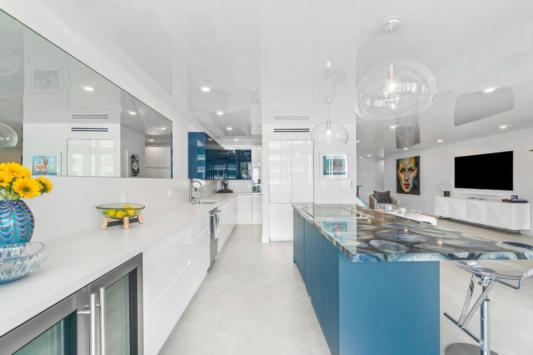 Active With Contract: $1,650,000 (2 beds, 2 baths, 1715 Square Feet)