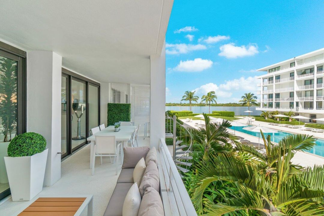 Active With Contract: $1,650,000 (2 beds, 2 baths, 1715 Square Feet)