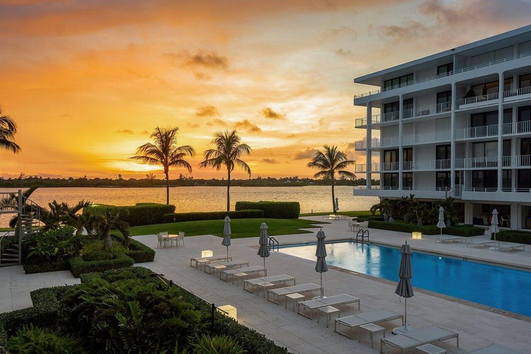 Active With Contract: $1,650,000 (2 beds, 2 baths, 1715 Square Feet)