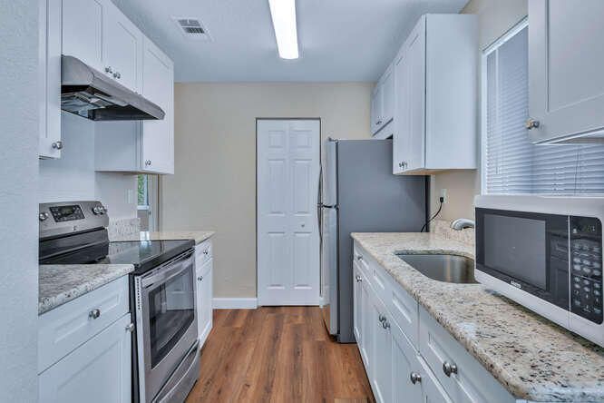 合同活跃: $1,060,000 (0 贝兹, 0 浴室, 2848 平方英尺)