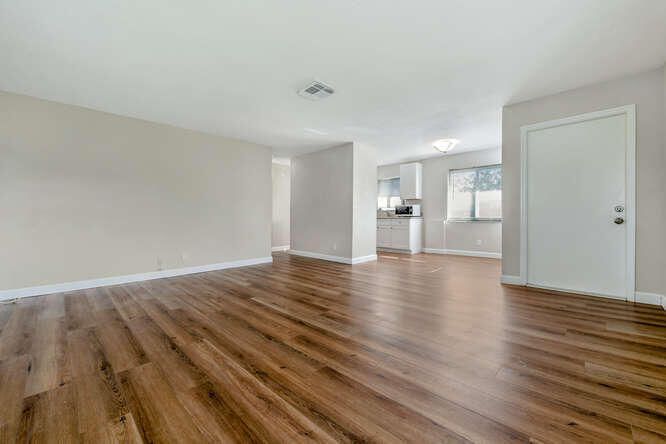 合同活跃: $1,060,000 (0 贝兹, 0 浴室, 2848 平方英尺)