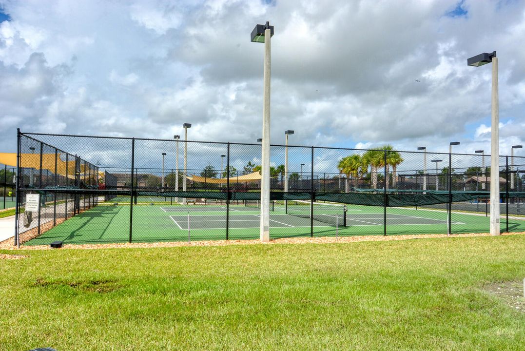 На продажу: $529,900 (3 спален, 2 ванн, 2531 Квадратных фут)