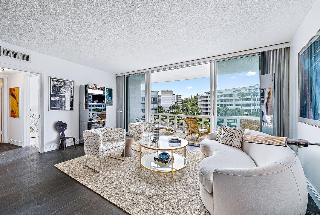 Recently Sold: $725,000 (2 beds, 2 baths, 1212 Square Feet)