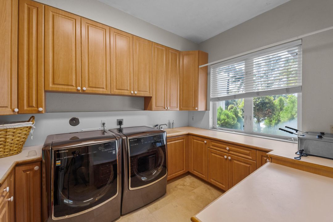 For Sale: $5,400,000 (5 beds, 6 baths, 6901 Square Feet)