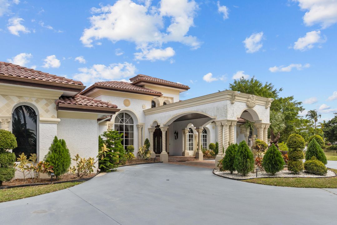 For Sale: $5,400,000 (5 beds, 6 baths, 6901 Square Feet)