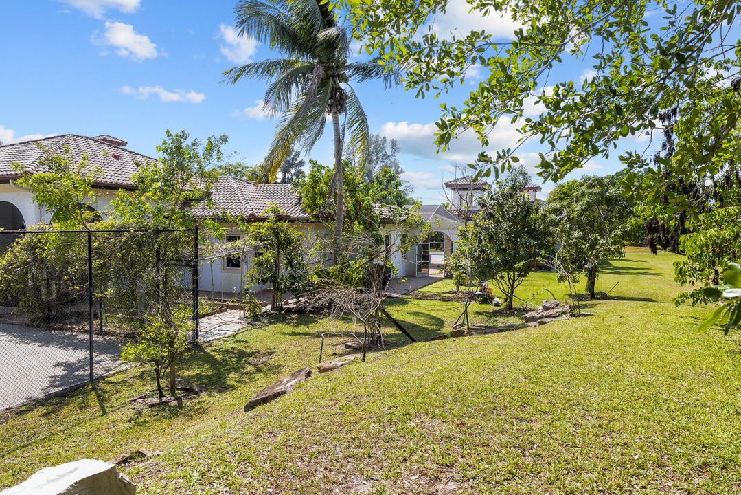 For Sale: $5,400,000 (5 beds, 6 baths, 6901 Square Feet)