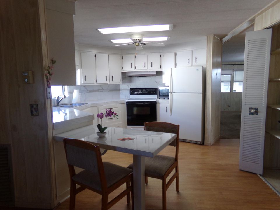 Active With Contract: $129,000 (2 beds, 2 baths, 1248 Square Feet)