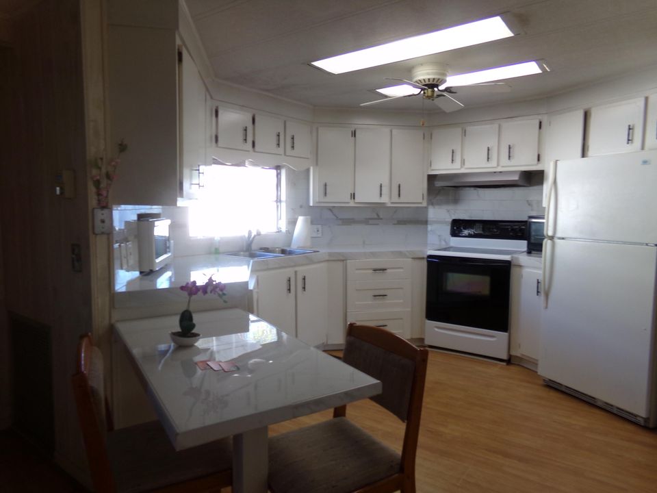 Active With Contract: $129,000 (2 beds, 2 baths, 1248 Square Feet)