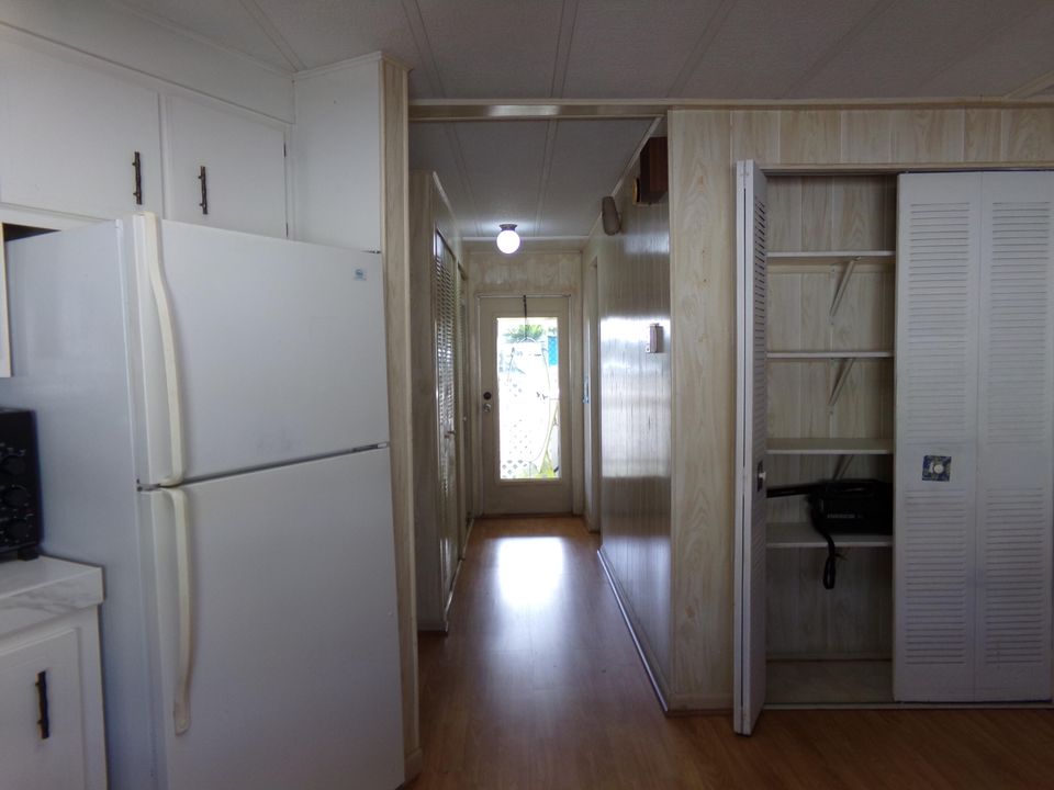 Active With Contract: $129,000 (2 beds, 2 baths, 1248 Square Feet)